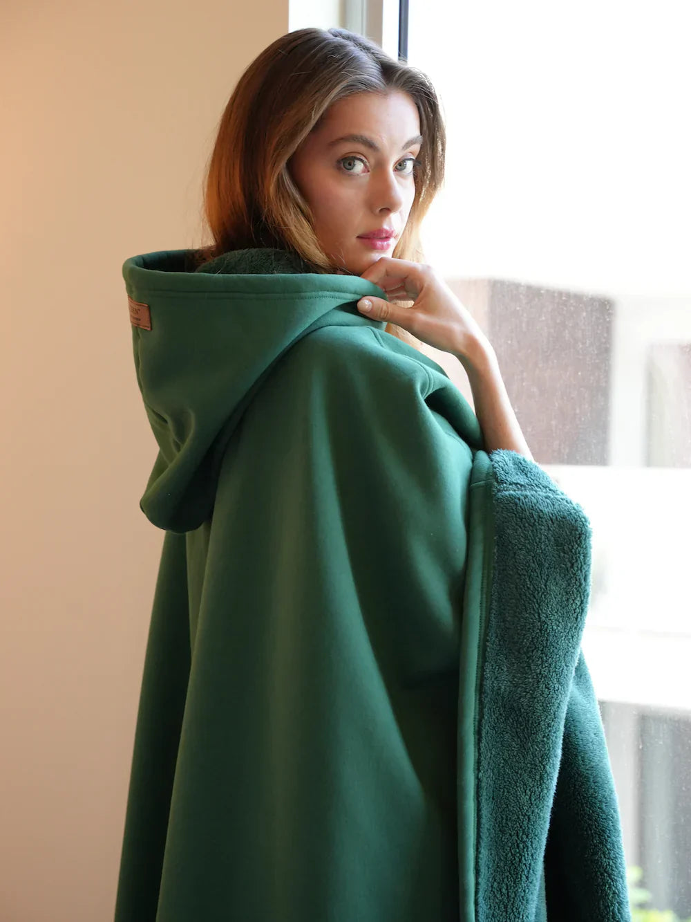 Eden – Plaid à Capuche Oversize | Votre Cocon de Confort