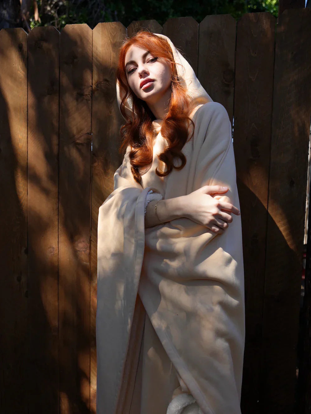 Eden – Plaid à Capuche Oversize | Votre Cocon de Confort