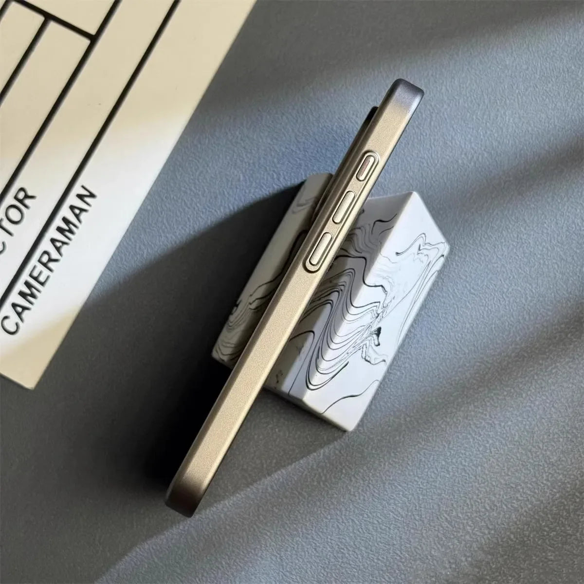 Coque iPhone titanium militaire ultra-fine