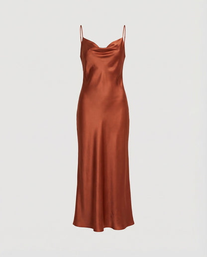 Robe satinée élégante femme tendance
