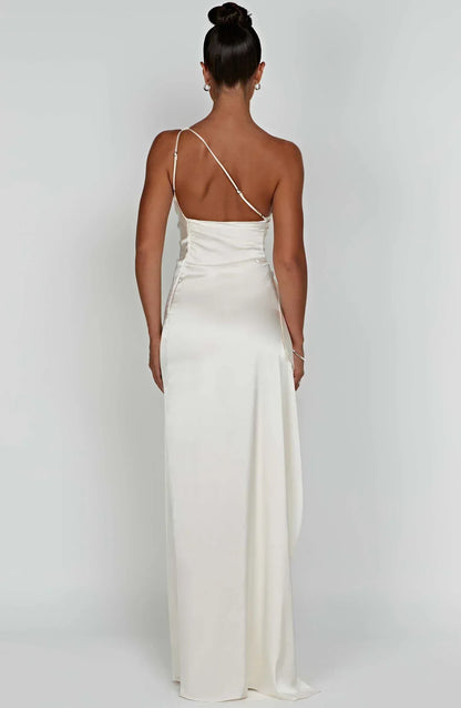 Robe de soirée satinée élégante