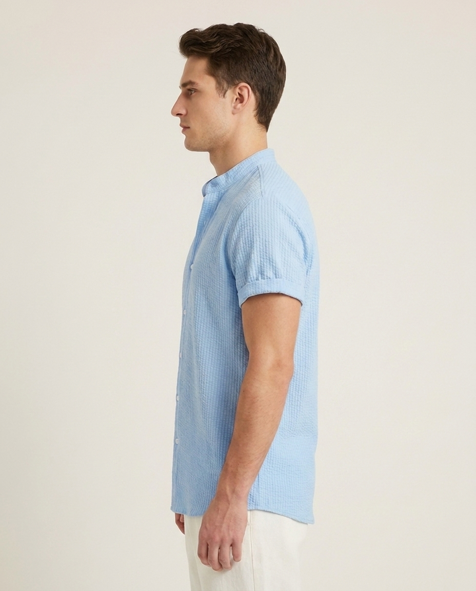 Chemise texturée homme Bleu Ciel - vue de côté studio